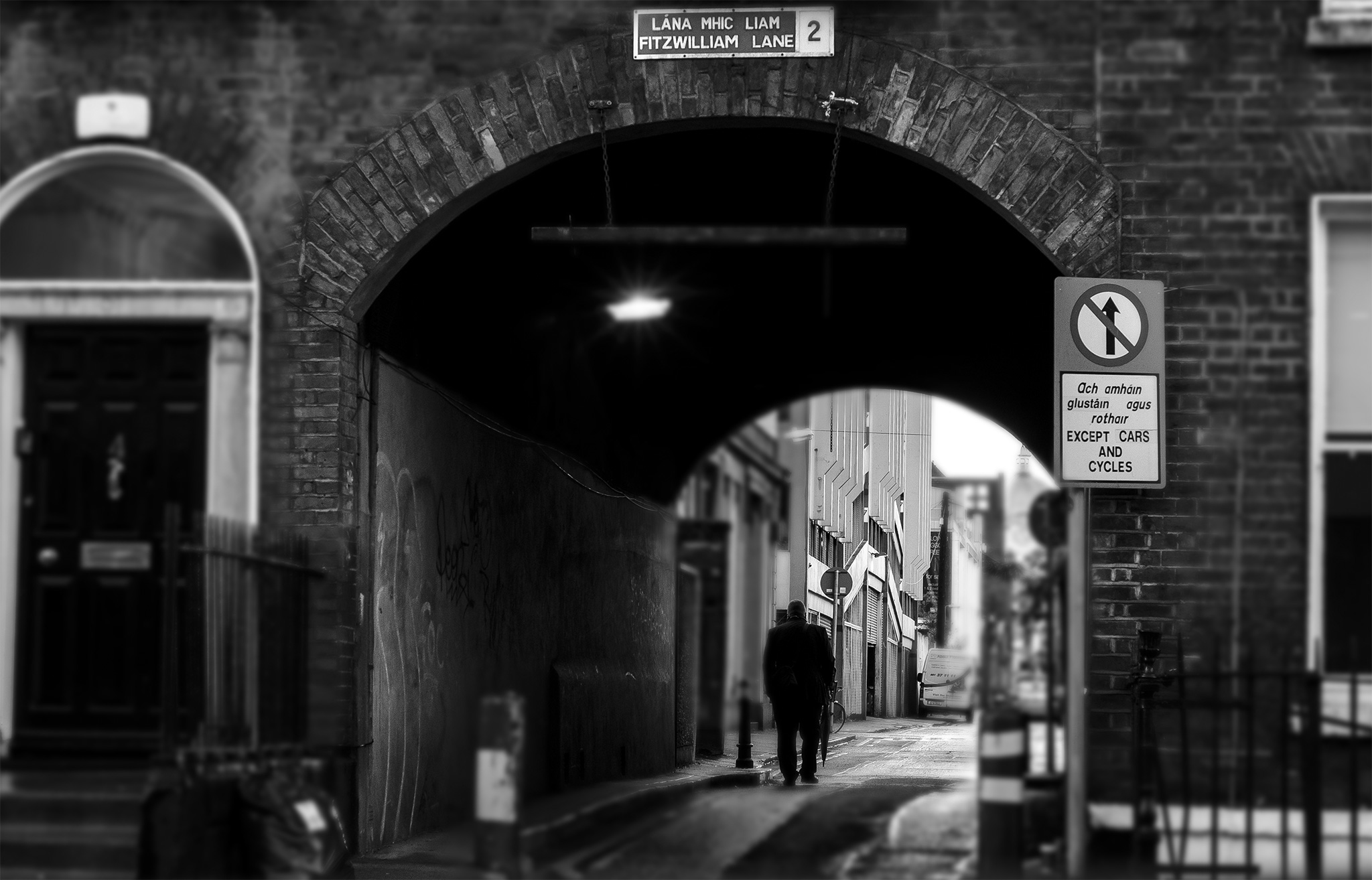 dublin alleyway black and white